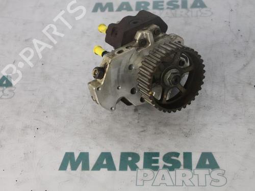 Used Fuel pump RENAULT MEGANE II (BM0/1_, CM0/1_) 1.9 dCi (BM0G, CM0G) (120 hp) 31486279