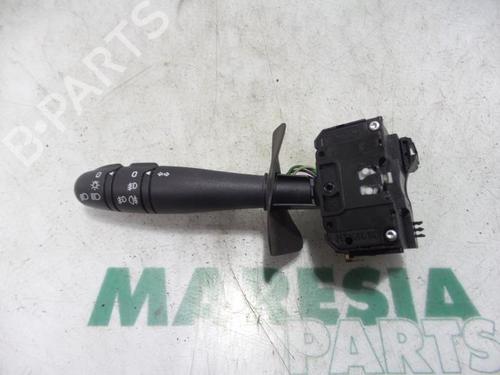 Used Steering column stalk RENAULT CLIO II (BB_, CB_) 1.5 dCi (B/CB07) (65 hp) 31437977