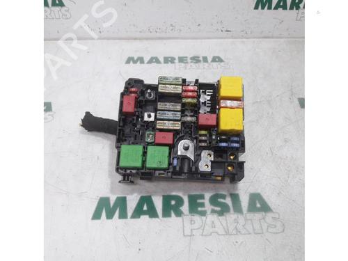 Used Fuse box PEUGEOT 208 I (CA_, CC_) 1.2 VTI 82 (82 hp) 31529398
