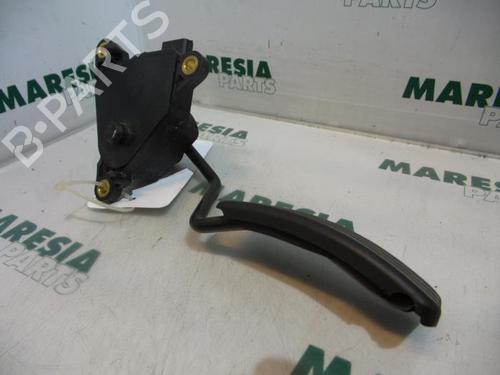 Used Electronic module RENAULT SCÉNIC II (JM0/1_) 1.5 dCi (JM0F) (82 hp) 31519832