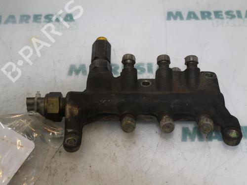 Used Injection rail RENAULT VEL SATIS (BJ0_) 3.0 dCi (BJ0J, BJ0N) (177 hp) 31461534