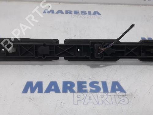 Højre baglygte RENAULT MASTER III Van (FV) 2.3 dCi 125 FWD (FV0C, FV0D, FV0G, FV0H, FV0J, FV0K,... (125 hp) 31427825