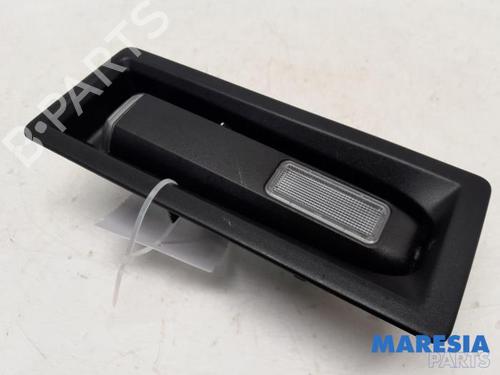 interior-roof-light-peugeot-5008-0u_-0e_-2009-2010-2011-2012-2013-2014-2015-2016-2017-31482972 main image