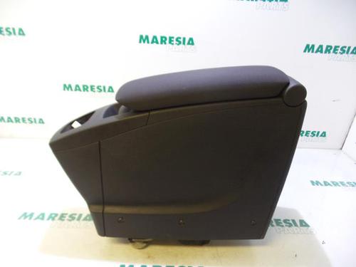 Armlæn RENAULT SCÉNIC III (JZ0/1_) 1.4 16V (JZ0F, JZ1V) (131 hp) 31415547