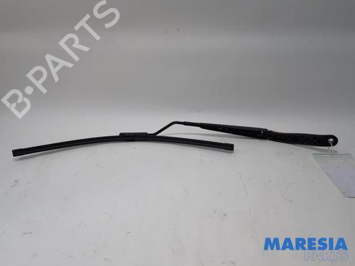 Used Front windshield wiper arm RENAULT MEGANE IV Grandtour (K9A/M/N_) 1.5 dCi 110 (110 hp) 31457642