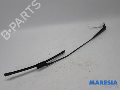 Used Front windshield wiper arm CITROËN BERLINGO MULTISPACE (B9) 1.6 VTi 120 (120 hp) 31524900