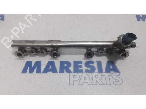 Used Injection rail RENAULT CAPTUR I (J5_, H5_) 1.2 TCe 120 (118 hp) 31385095