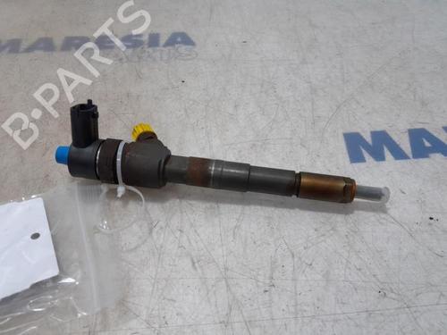 Used Injector FIAT DOBLO Cargo (263_) 1.6 D Multijet (263WXD1B, 263WXR1B, 263WXX1B, 263ZXD1B,... (105 hp) 31431164