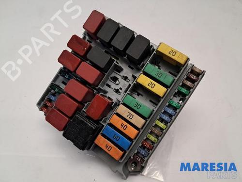 Used Fuse box FIAT 500 (312_) 0.9 (312AXG1A, 312.AXG11) (86 hp) 31483917