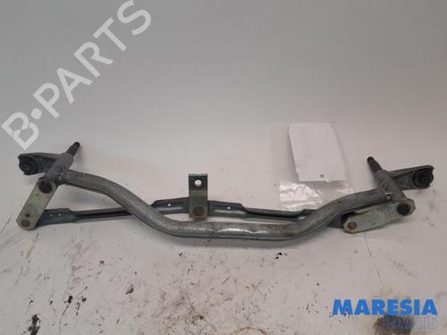 Used Front wipers mechanism RENAULT TRAFIC III Van (FG_) 1.6 dCi 145 (FGMG) (145 hp) 31461940