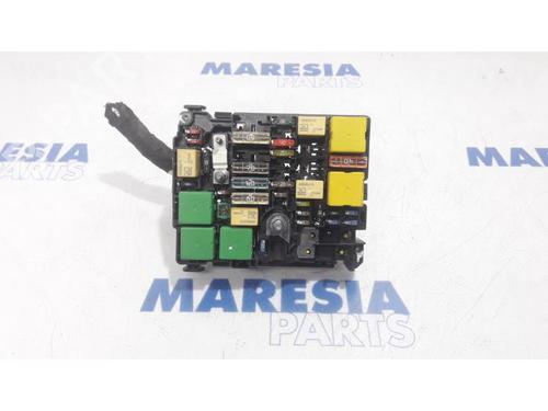 Used Fuse box PEUGEOT 208 I (CA_, CC_) 1.2 VTI 82 (82 hp) 31501379