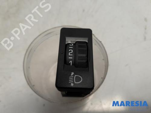 Used Switch CITROËN C4 CACTUS 1.2 THP 110 (110 hp) 31453903