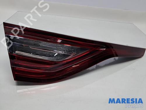 Farolim esquerdo RENAULT MEGANE IV Hatchback (B9A/M/N_) 1.2 TCe 130 (B9MR) (130 hp) 31428691