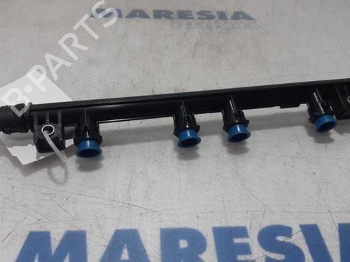 Used Injection rail FIAT 500 (312_) 1.2 (312AXA1A) (69 hp) 31467087