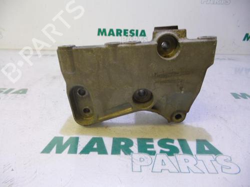 Used Gearbox mount RENAULT MEGANE III Grandtour (KZ0/1) 1.5 dCi (KZ09, KZ0D, KZ1G, KZ29, KZ14, KZ1W, KZ10, KZ1F,... (110 hp) 31500362