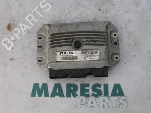 Used Engine control unit (ECU) RENAULT GRAND SCÉNIC II (JM0/1_) 1.6 (112 hp) 31468660