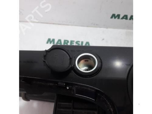 Armrest / Center console PEUGEOT 3008 I MPV (0U_) 1.6 HDi | BP31506111I20