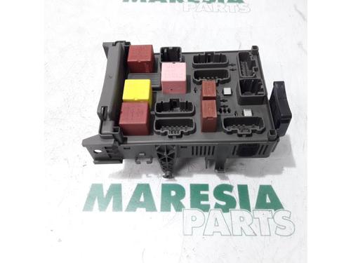 Used Fuse box RENAULT ESPACE IV (JK0/1_) 2.0 (JK0A, JK1D, JK0N) (170 hp) 31531887