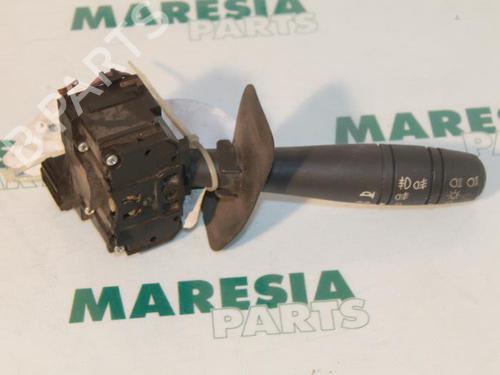 steering-column-stalk-renault-clio-ii-bb_-cb_-1998-1999-2000-2001-2002-2003-2004-2005-2006-2007-2008-2009-2010-2011-2012-2013-2014-2015-2016-31431189 main image