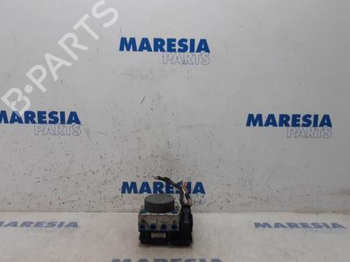 Used ABS pump RENAULT KANGOO / GRAND KANGOO II (KW0/1_) 1.6 16V (KW03, KW09, KW0D, KW0U, KW0W, KW13) (106 hp) 31469742