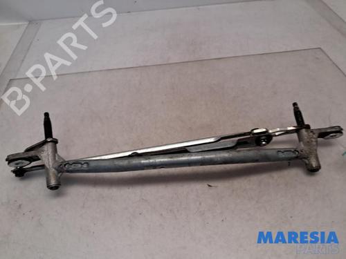 Used Front wipers mechanism FIAT 500L (351_, 352_) 1.4 (199LYF1B) (120 hp) 31402434