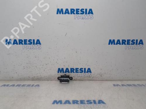 switch-citroen-c4-picasso-ii-2013-31445386 main image