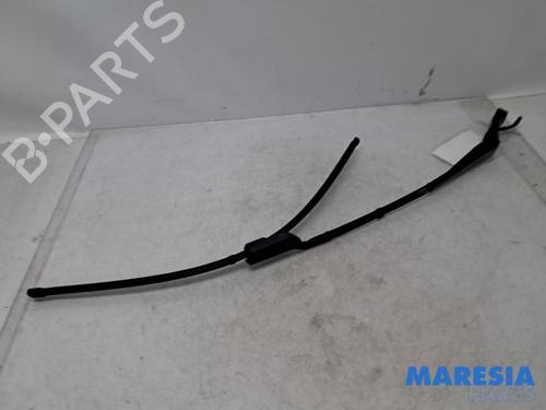 Used Front windshield wiper arm PEUGEOT 5008 II (MC_, MJ_, MR_, M4_) 1.2 THP (MRHNYH, MRHNYW, MRHNSJ, MRHNSU, MRHNSM) (131 hp) 31407052