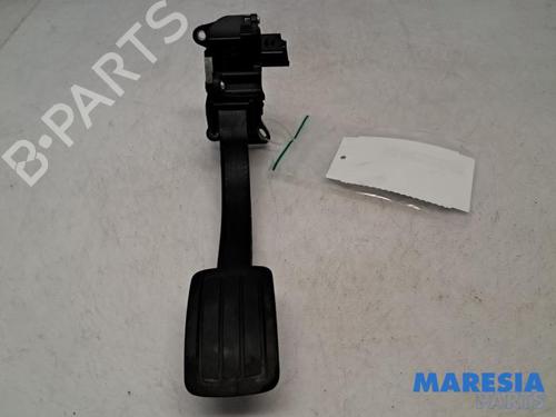 Pedal PEUGEOT 308 SW II (LC_, LJ_, LR_, LX_, L4_) 1.2 THP 110 (110 hp) 31498962