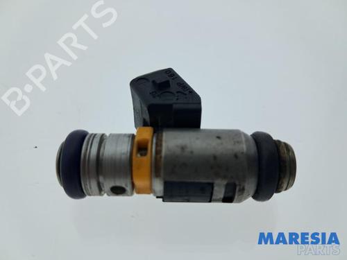 Used Injector FIAT 500 (312_) 1.2 (312AXA1A) (69 hp) 32133052