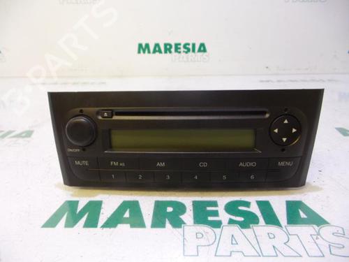 Used Radio Radio FIAT GRANDE PUNTO (199_) 1.3 D Multijet (199.AXD11, 199.AXD1A, 199.AXD1B,... (90 hp) 31457558 31457558
