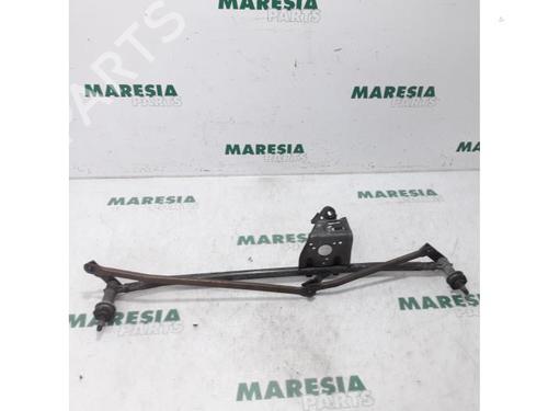Used Front wipers mechanism RENAULT MASTER II Van (FD) 2.2 dCI 90 (FD0G, FD0N, FD2G, FD2N, FD3G, FD3N) (90 hp) 31528294