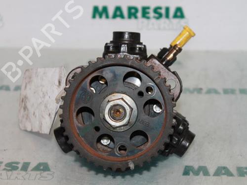 Used Fuel pump FIAT CROMA (194_) 1.9 D Multijet (194AXC1B, 194AXC12) (150 hp) 31526324