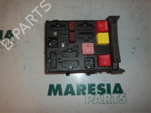 Used Fuse box RENAULT ESPACE IV (JK0/1_) 2.2 dCi (JK0H) (150 hp) 31527137