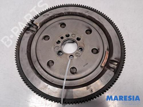 Used Flywheel RENAULT CAPTUR I (J5_, H5_) 1.2 TCe 120 (120 hp) 31461061