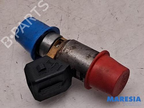 Used Injector FIAT 500 (312_) 1.2 (312AXA1A) (69 hp) 31482553