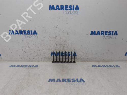 Used Cylinder head RENAULT CLIO IV (BH_) 1.2 TCe 120 (BHM0) (120 hp) 31472369