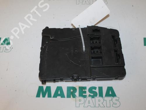 Used Fuse box RENAULT SCÉNIC II (JM0/1_) 1.5 dCi (JM1F) (86 hp) 31524354