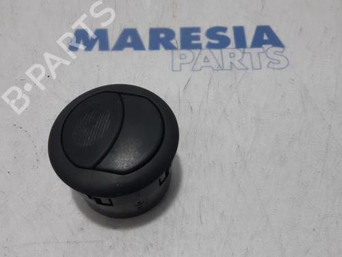 Grille d'aération IVECO DAILY IV Van 29L14 C, 29L14 C/P, 29L14 V, 29L14 V/P (136 hp) 31488858