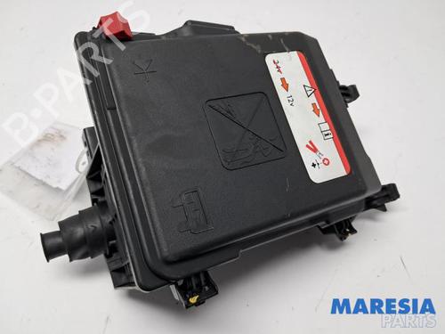 Used Fuse box PEUGEOT 308 SW II (LC_, LJ_, LR_, LX_, L4_) 1.2 THP 110 (110 hp) 31438545