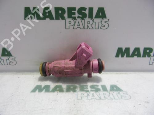 Inyector FIAT IDEA (350_) 1.4 16V (95 hp) 31520924