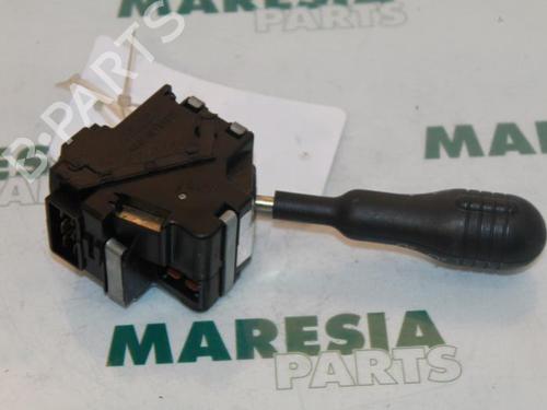 steering-column-stalk-renault-twingo-i-c06_-1993-1994-1995-1996-1997-1998-1999-2000-2001-2002-2003-2004-2005-2006-2007-2008-2009-2010-2011-2012-31423034 main image