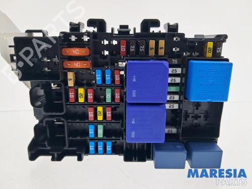 Caixa de fusíveis Caixa de fusíveis RENAULT MEGANE IV Hatchback (B9A/M/N_) 1.6 TCe 205 (B9MV) (205 hp) 36420603 36420603