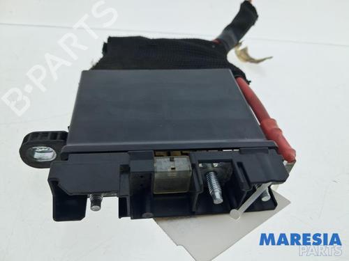 Used Fuse box Fuse box 36985531 36985531