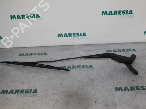Used Front windshield wiper arm LANCIA THESIS (841_) 2.0 Turbo (841AXA1B03) (185 hp) 31436051