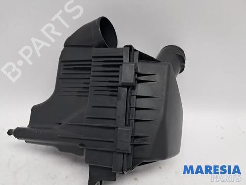 Used Air filter box Air filter box RENAULT CAPTUR II (HF_) TCe 160 (HFN1) (158 hp) 39932861 39932861