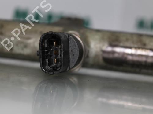 Used Injection rail FIAT DUCATO Bus (244_) 2.8 JTD (128 hp) 31485393