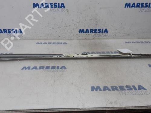 Dørliste CITROËN DS3 (SA_) 1.4 VTi 95 (95 hp) 31497520