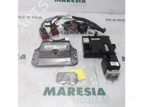 Used Engine control unit (ECU) RENAULT LAGUNA II Grandtour (KG0/1_) 2.0 16V (KG00, KG0K, KG0W, KG0P) (135 hp) 31496336