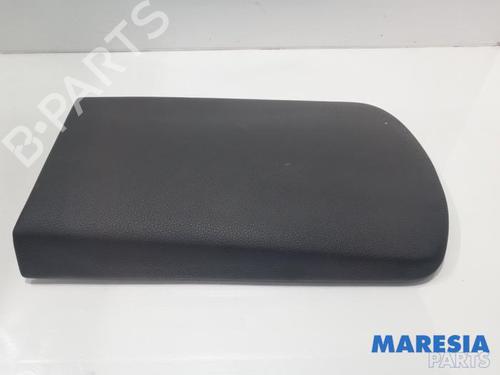 Used Armrest / Center console PEUGEOT 3008 I MPV (0U_) 1.6 THP (156 hp) 31404433