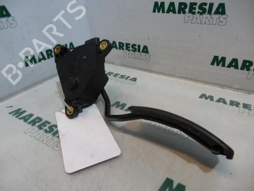 electronic-module-renault-megane-ii-estate-km01_-2003-2004-2005-2006-2007-2008-2009-2010-2011-2012-31476247 main image